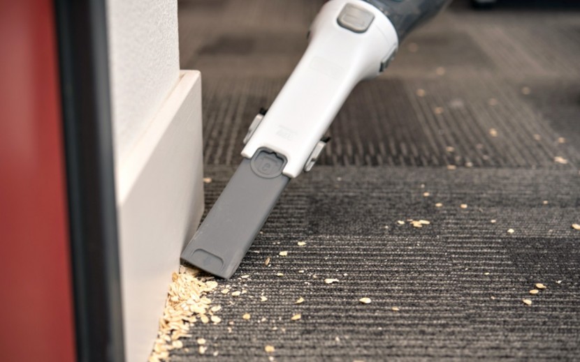 black+decker chv1410l - the shape of the nozzle makes it a little hard to clean along tight...