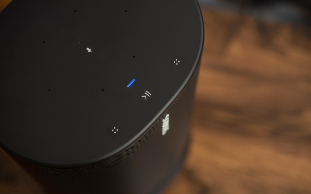 Sonos Move Review (The first ever Sonos speaker with Bluetooth, and a blue indicator light to match.)