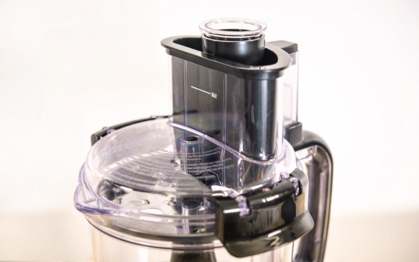 there can be a few trouble spots that are hard to clean on the lid.
