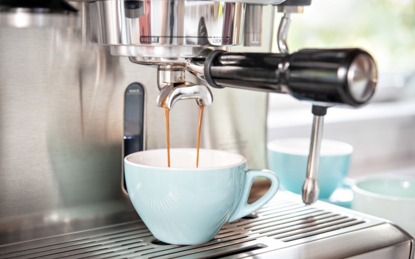 breville the dual boiler - the dual boiler generally keeps messes to a minimum, and its...