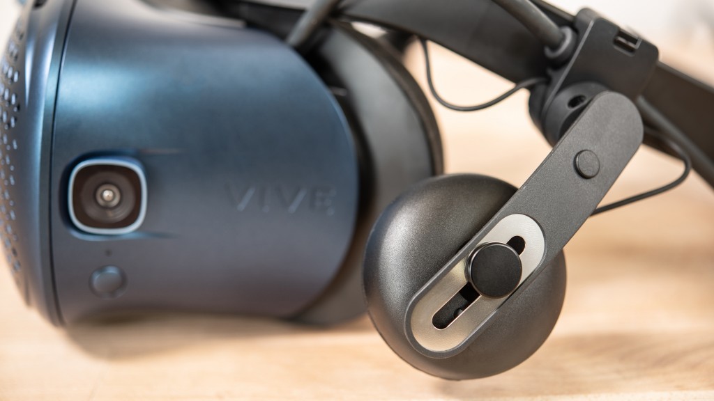htc vive cosmos - the integrated headphones make it very quick to set up the cosmos...