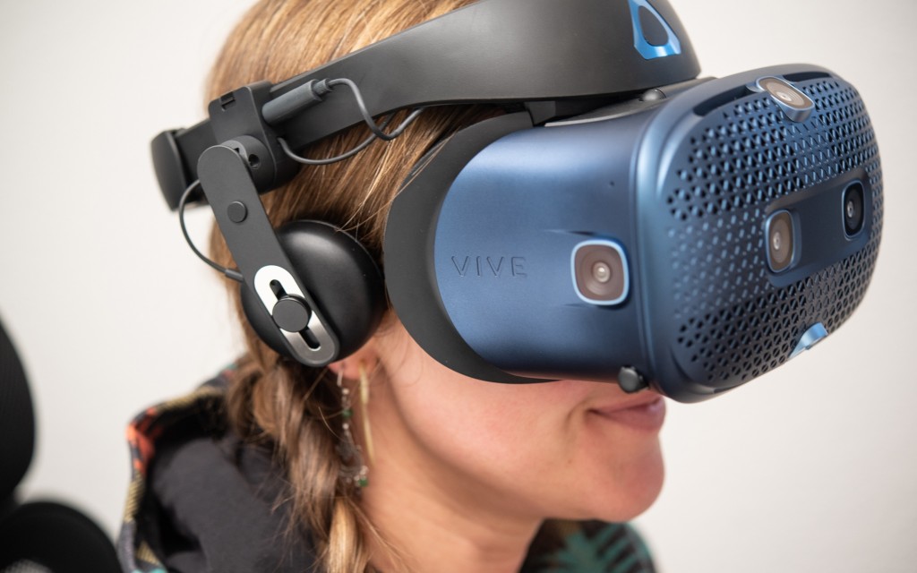 htc vive cosmos - the cosmos does provide a very immersive experience.