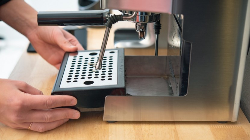 gaggia classic pro - the drip tray is fairly easy to remove and empty.