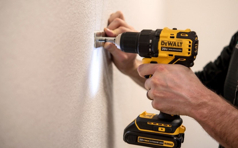 dewalt atomic 20v max brushless compact 1/2 in. drill/driver kit dcd708c2 - the clutch on the atomic helps prevent you from over-driving screws.