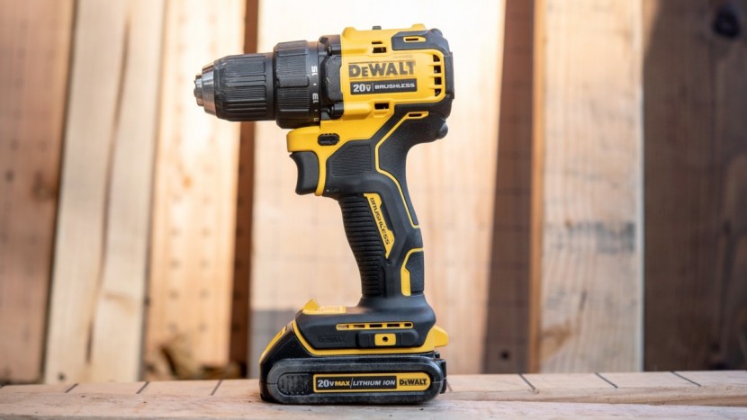 dewalt atomic 20v max brushless compact 1/2 in. drill/driver kit dcd708c2 - the atomic is a compact drill that packs a punch.