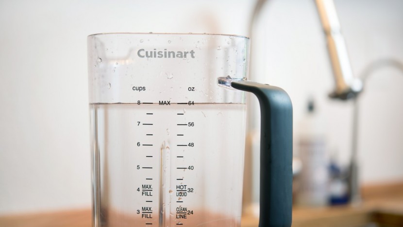 cuisinart hurricane pro - the lid seals on tight preventing leakage.