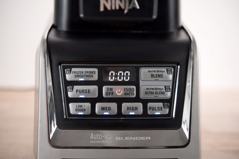 nutri ninja duo blender - the ninja duo has an easy to use and read interface.