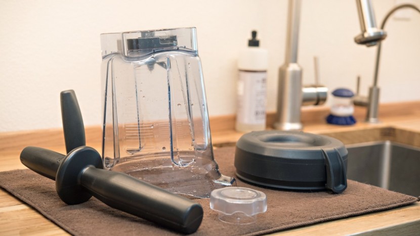 vitamix pro 750 - like the a2500, the wider pitcher makes it easier to get your hand...