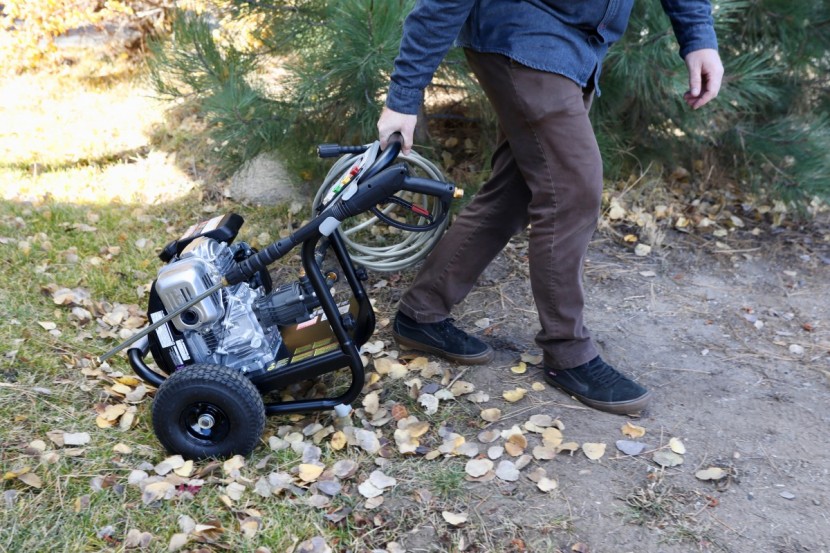 pressure washer - the simpson has large rubber wheels suitable for adverse terrain