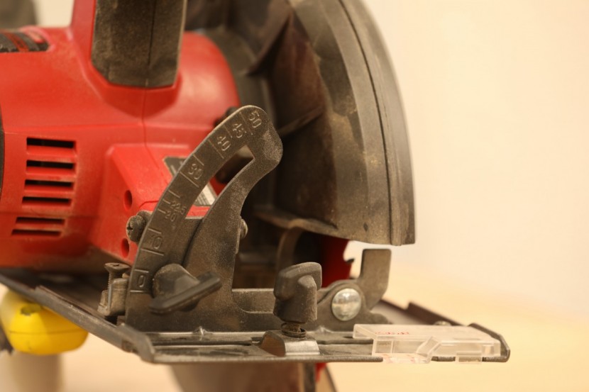 cordless circular saw - a well-priced saw for the light carpenter and house-hold projects.
