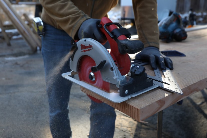 cordless circular saw - the blade-right saw limits the view of the blade, but the saw dust...