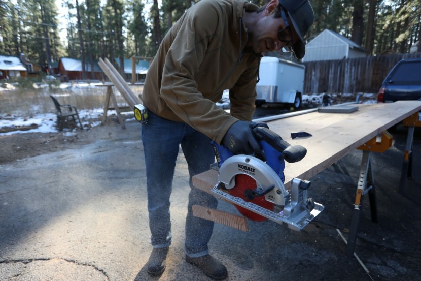 kobalt kcs 6524b-03 - the kobalt is wicked fast at making crosscuts.