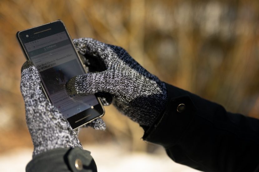 thumbnail image 2 of VASCRO Windproof Winter Touchscreen Gloves – Texting Gloves For IPhone & Smartphones – Black Or Pink – S, M, L, XL 2 of 6