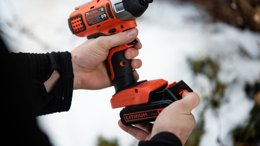 black+decker 20v max impact driver bdci20c - despite being a full-size model, its battery isn&#039;t great for longer...