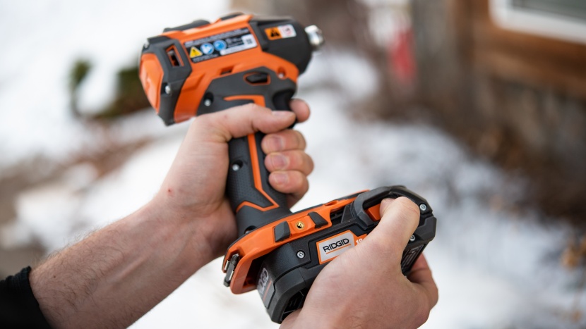 ridgid r86038 - the ridgid battery is big and strong.