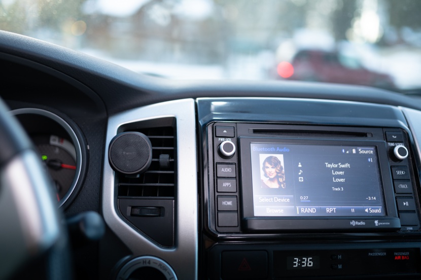 the penom is a solid choice for an air vent mount.