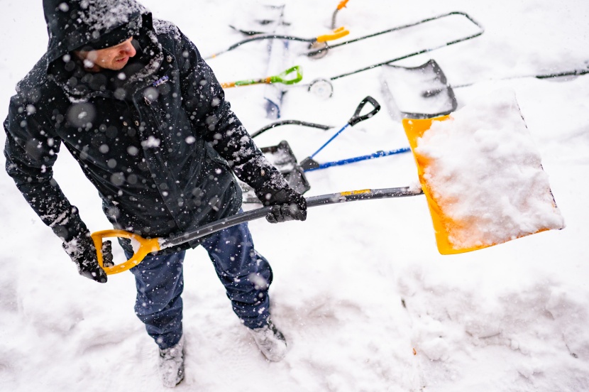snow shovel
