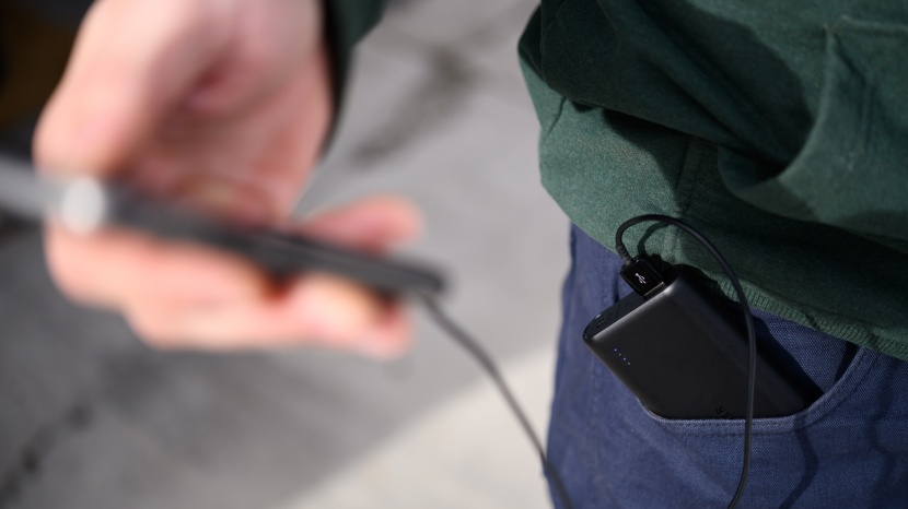 anker powercore 10000 - this anker charger isn&#039;t too uncomfortable to carry around in a...