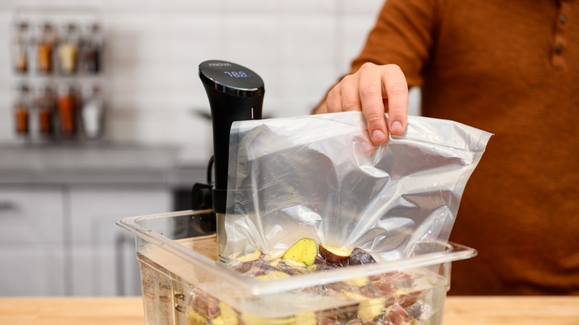 anova culinary precision cooker an500-us00 - we did see some slight temperature oscillations over our hour-long...