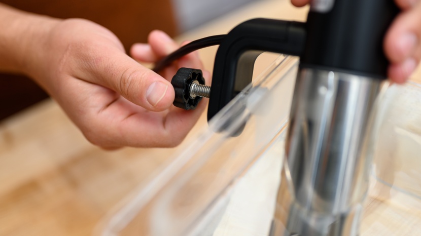 instant pot accu slim immersion circulator - the screw on the instant pot's clamp doesn't rotate super freely.