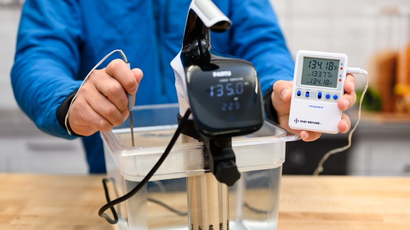 partu sous vide 850w - using our calibrated thermometer to check the accuracy during testing.