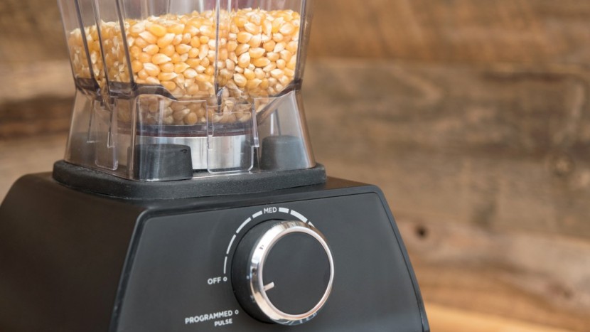 oster versa pro - ready to grind some corn meal, the versa pro does a great job at it.