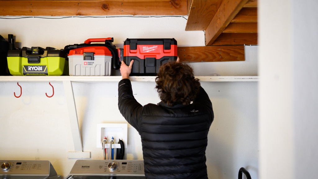 milwaukee m18 0880-20 - the toolbox design makes storage a cinch.