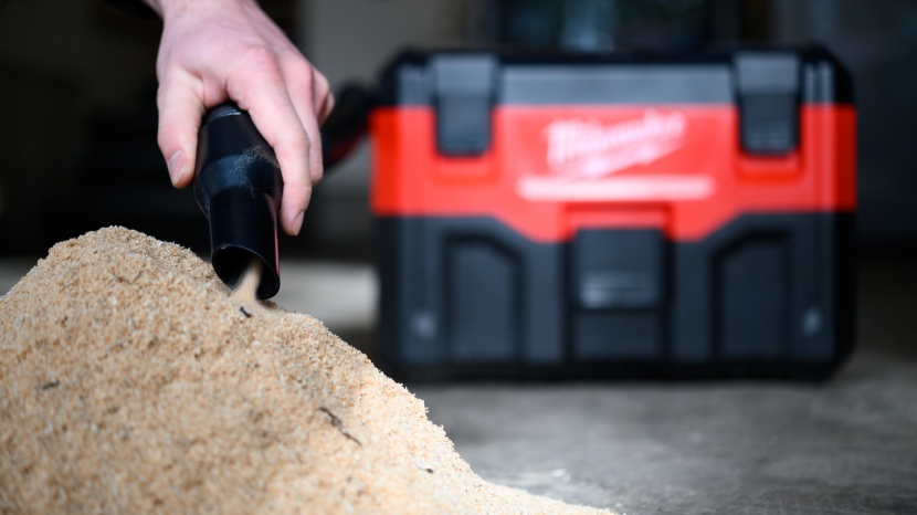this machine eats-up sawdust like whimpy eats hamburgers.