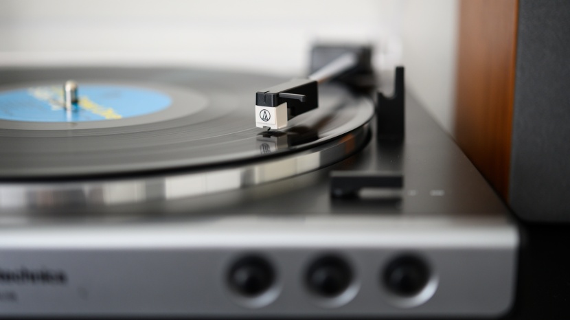 turntable - the at-lp60xusb&#039;s tonearm and platter are quite high-quality for a...