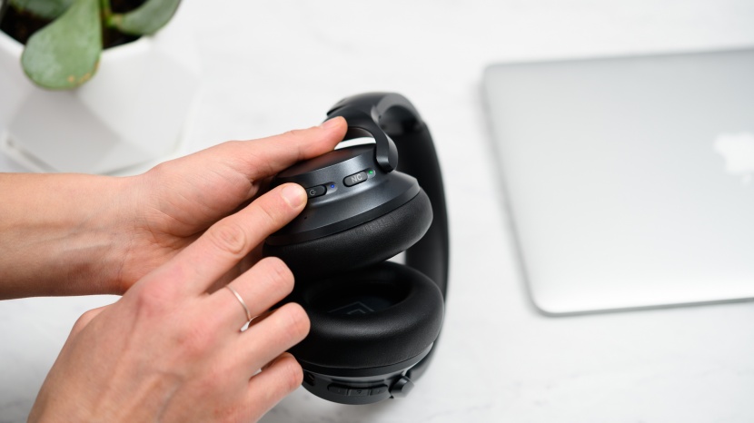 soundcore life q20 - the soundcore life q20's controls are refreshingly simple, though we...