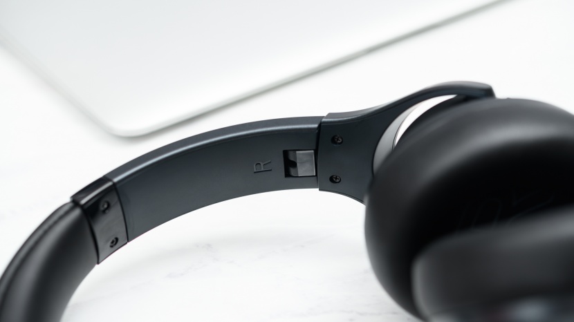 soundcore life q20 - the life q20 is comfortable, but even at its smallest setting the...