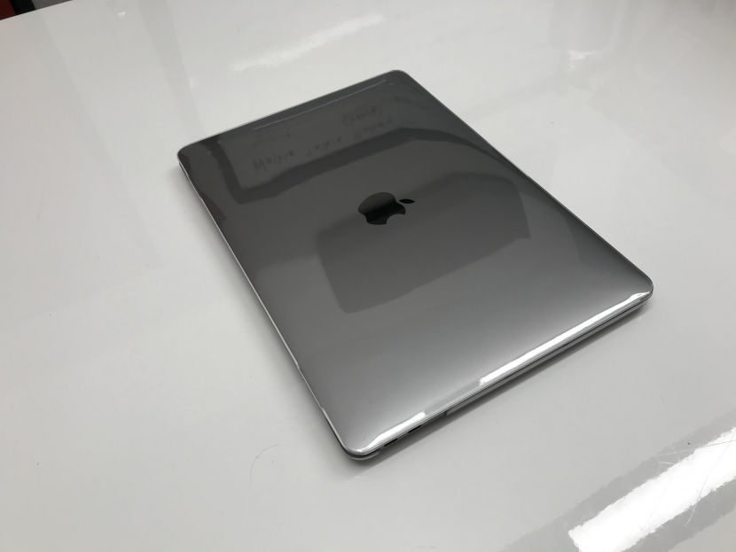 macbook pro case - we like that this case is simple and doesn&#039;t affect the look of your...