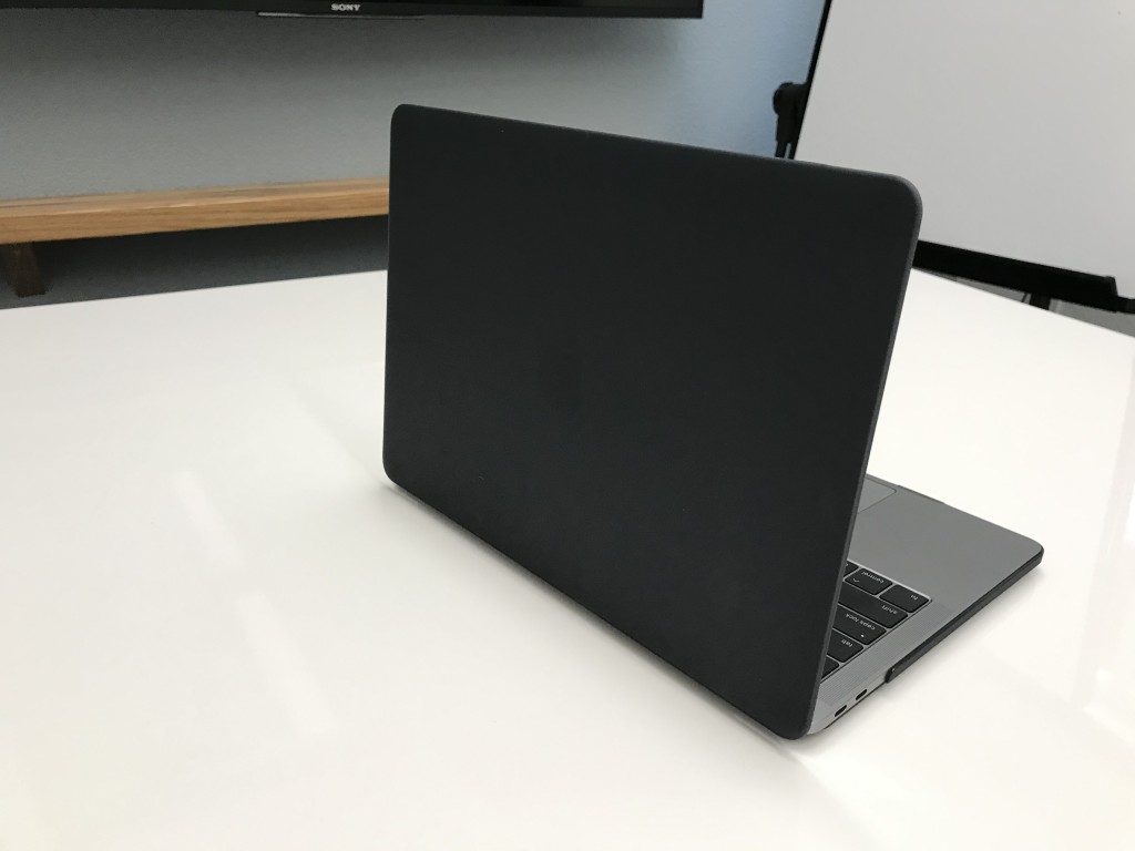 Lightest macbook outlet pro case