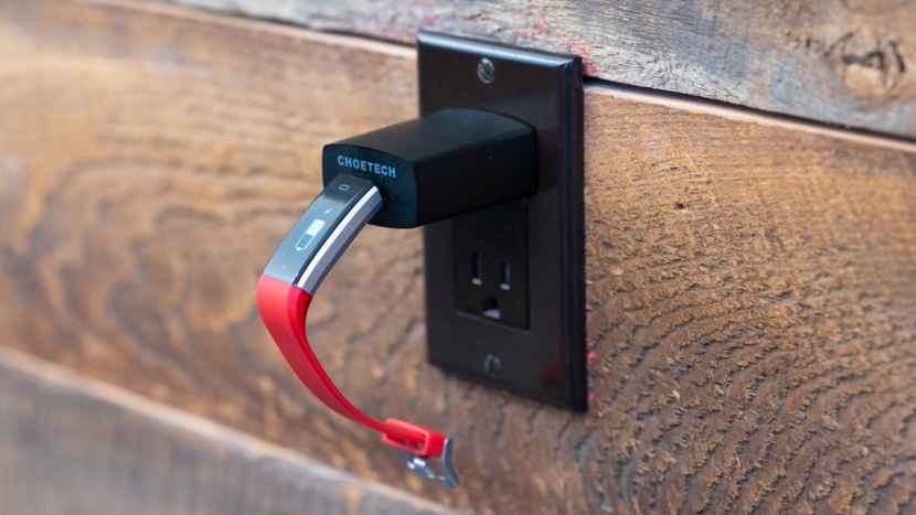 lintelek id115hr - the built-in usb charger can be very handy.