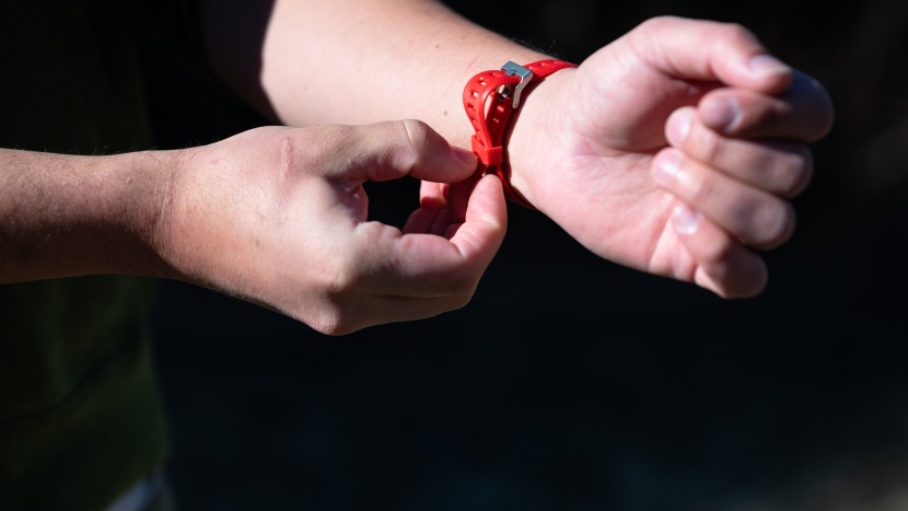 lintelek id115hr - the lintelek uses a traditional clasp, making it fairly easy to...