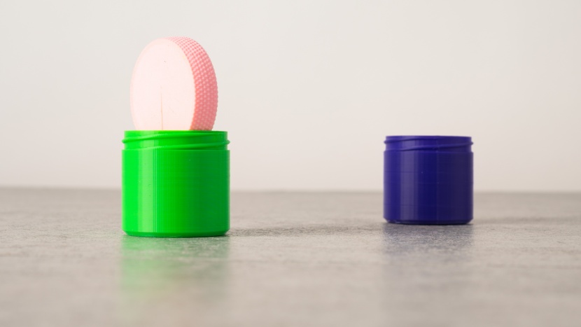 creality 3d cr-10s pro v2 - the threaded jars had a few cosmetic blemishes but operated very...