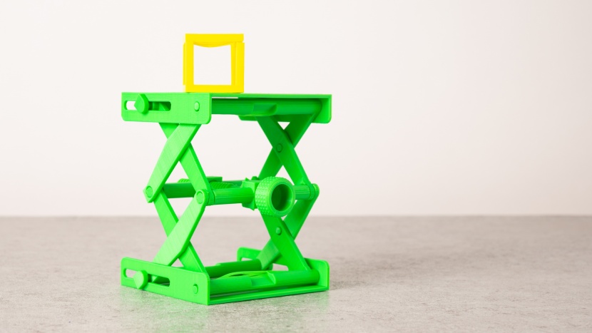 creality 3d cr-10 v2 - some of the features on the platform jack were a little messy and...