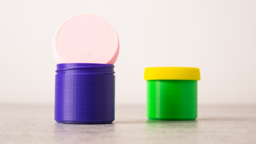 creality 3d cr-10 v2 - the lids screwed on to the jars easily enough but had some visible...