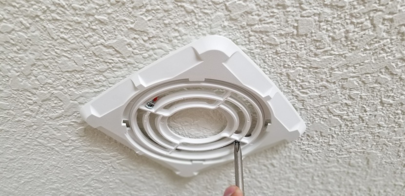 installing the mounting plate for the onelink smart smoke + carbon...