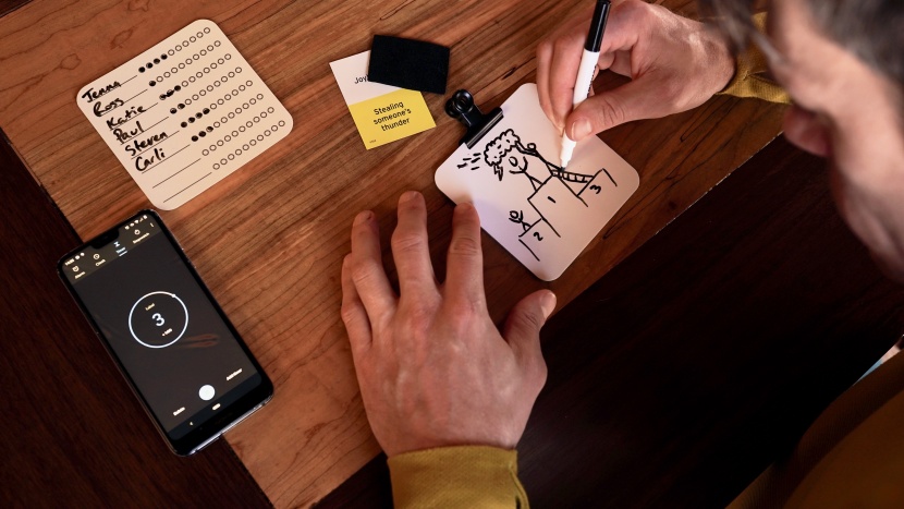 card game - terrible artists are welcome (and sometimes favored) in this game...