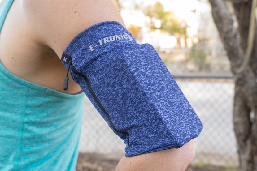 smartphone armband - the unique e-tronic running sleeve keeps your device in a zippered...