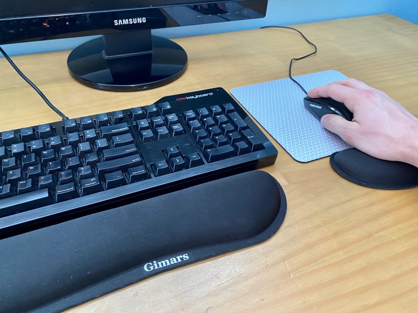 proper use of a keyboard and mouse rest is very important.