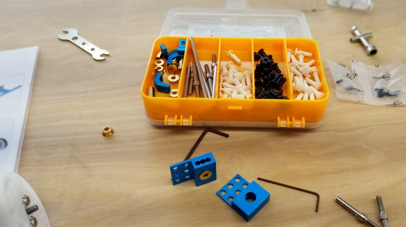 kids robot - some of the pieces of the ultimate 2.0 are very tiny and difficult...