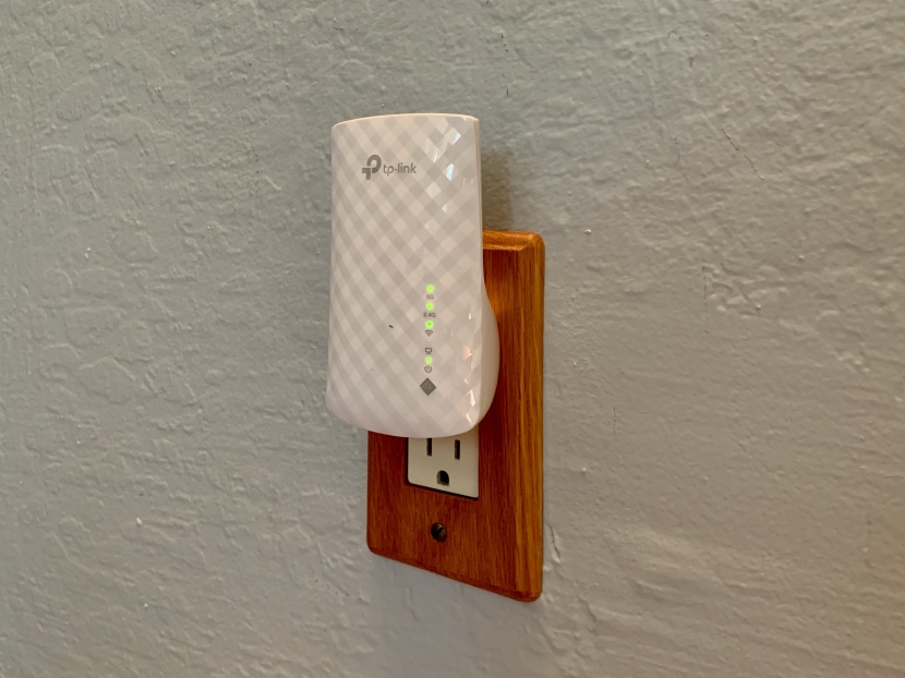 wifi extender - we like that the re220 doesn&#039;t look like a wifi extender.