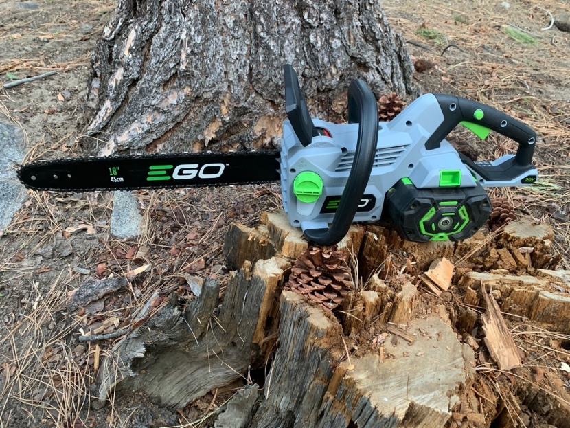 the battery on this saw is a bit awkward to install and remove, but...