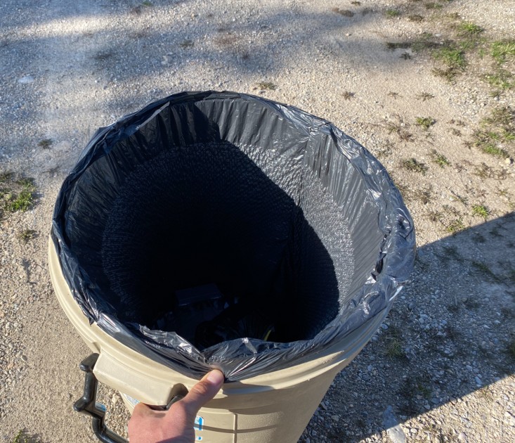 trash bag - the award-winning glad force flex plus 30 in use during a day of...