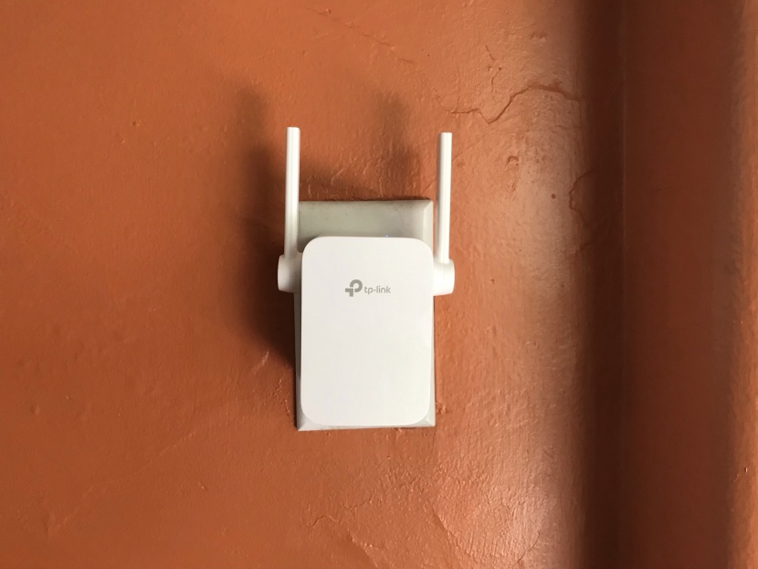 wifi extender - for models with antennas, we think the n300 offers a great degree of...