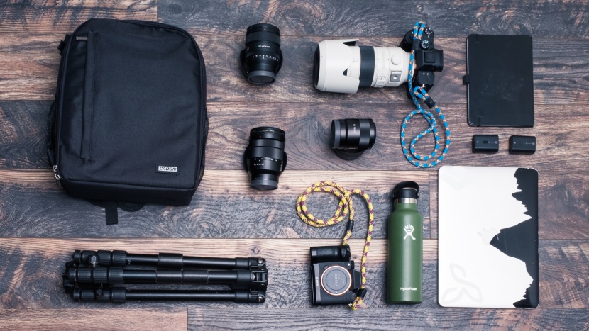 camera bag - this backpack has a high capacity but it doesn&#039;t carry that weight...