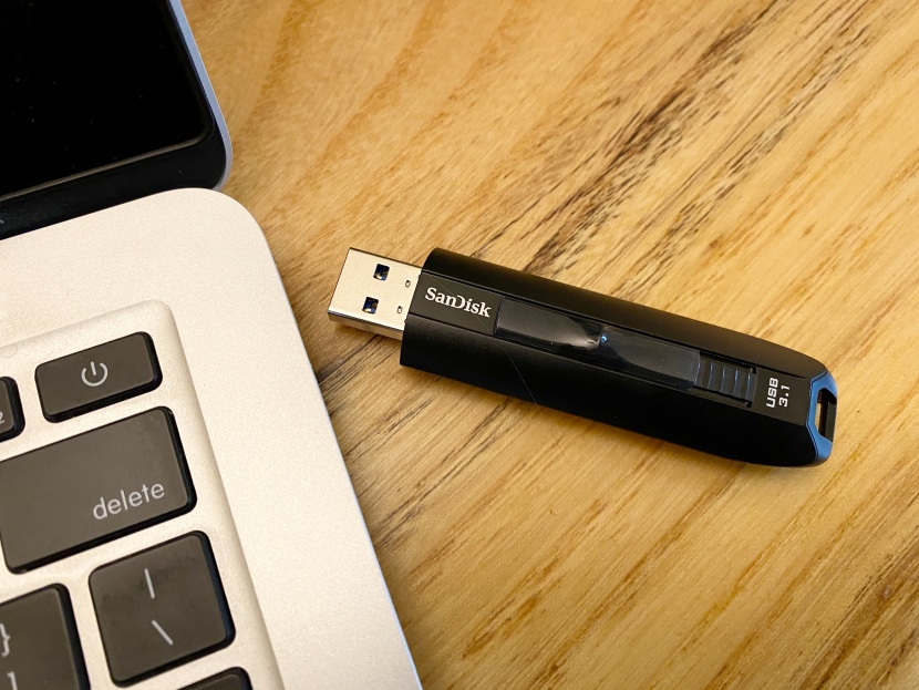usb flash drive - the sandisk extreme go 64gb offers a great balance of speed...