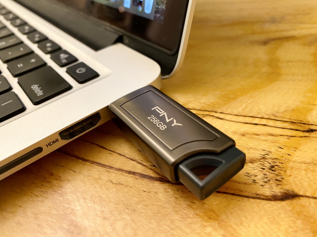 onn. USB 2.0 Flash Drive for Tablets and Computers , 16 GB Capacity 